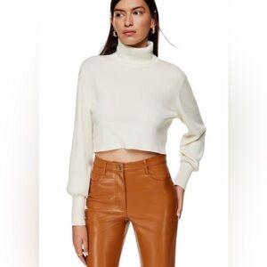 Aritzia Wilfred cream cropped turtleneck sweater, XS, wool-blend Cozy Ski Bunny